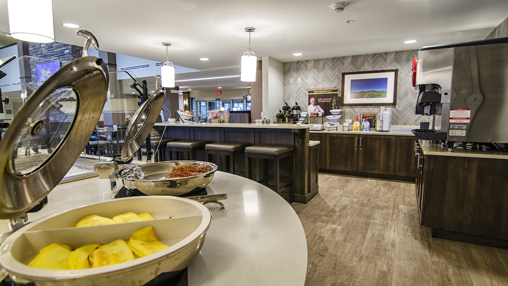 STAYBRIDGE SUITES MARQUETTE 61/82
