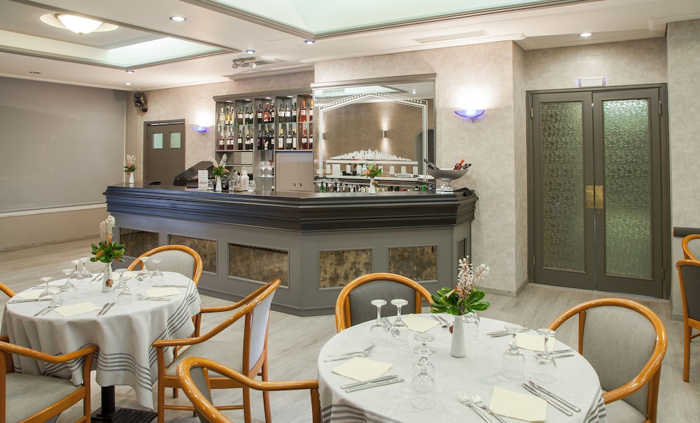 IGNATIA HOTEL 48/66
