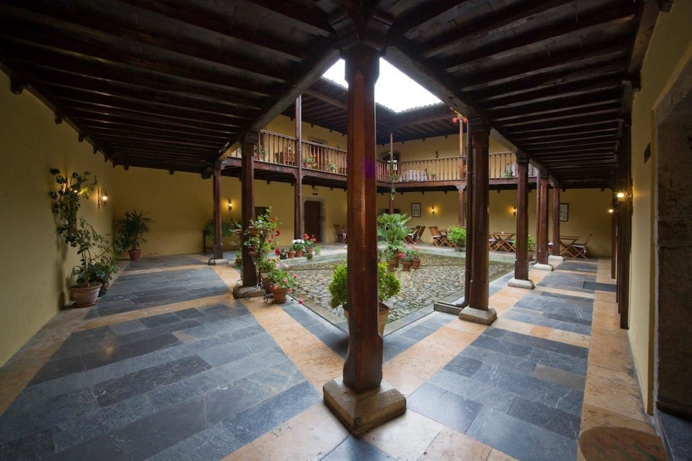 Hotel Castillo de Valdes Salas 21/26
