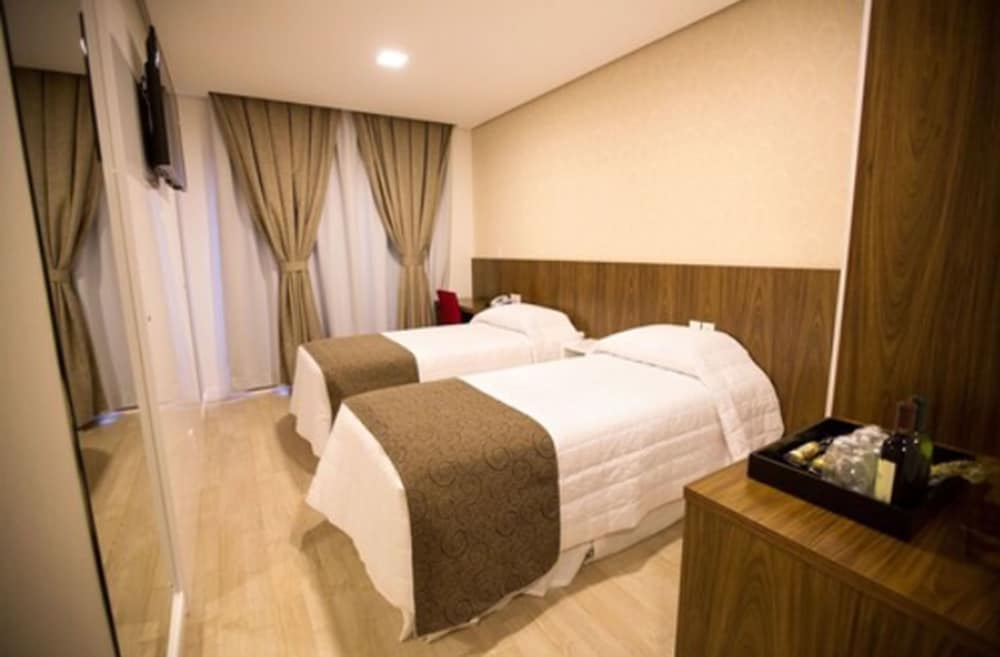 Holiday And Business Hotel 13/50