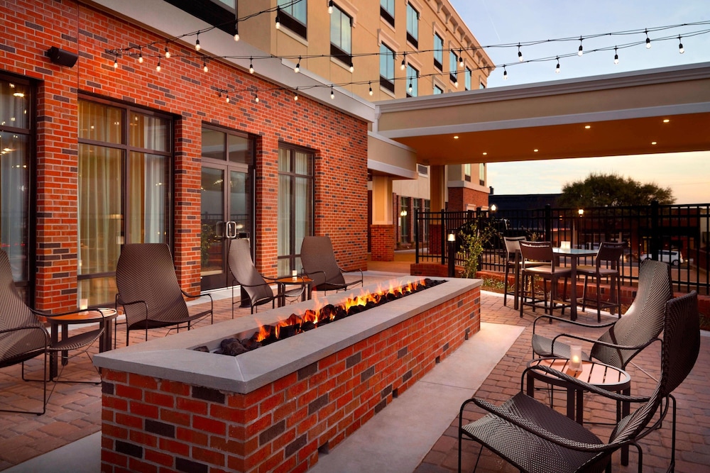 Courtyard By Marriott Lagrange 4/45