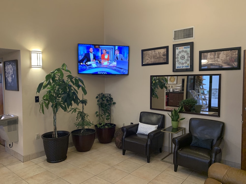 Carolina Inn Suites At Lake Norman 22/34