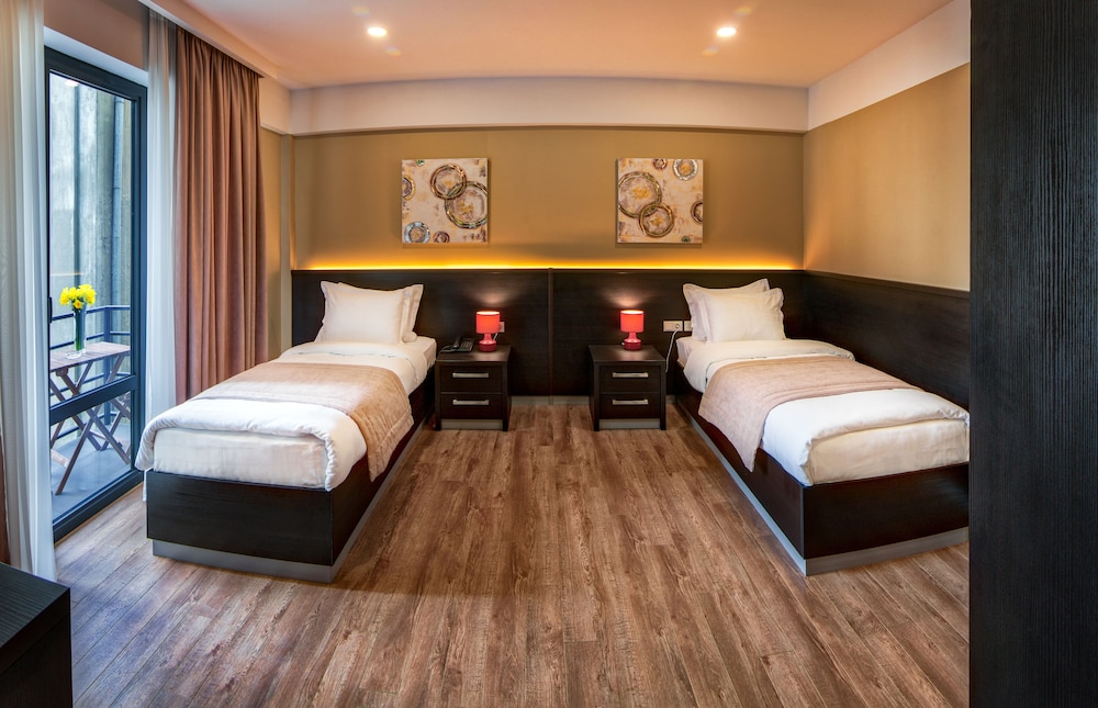 Sephia Hotel 16/44