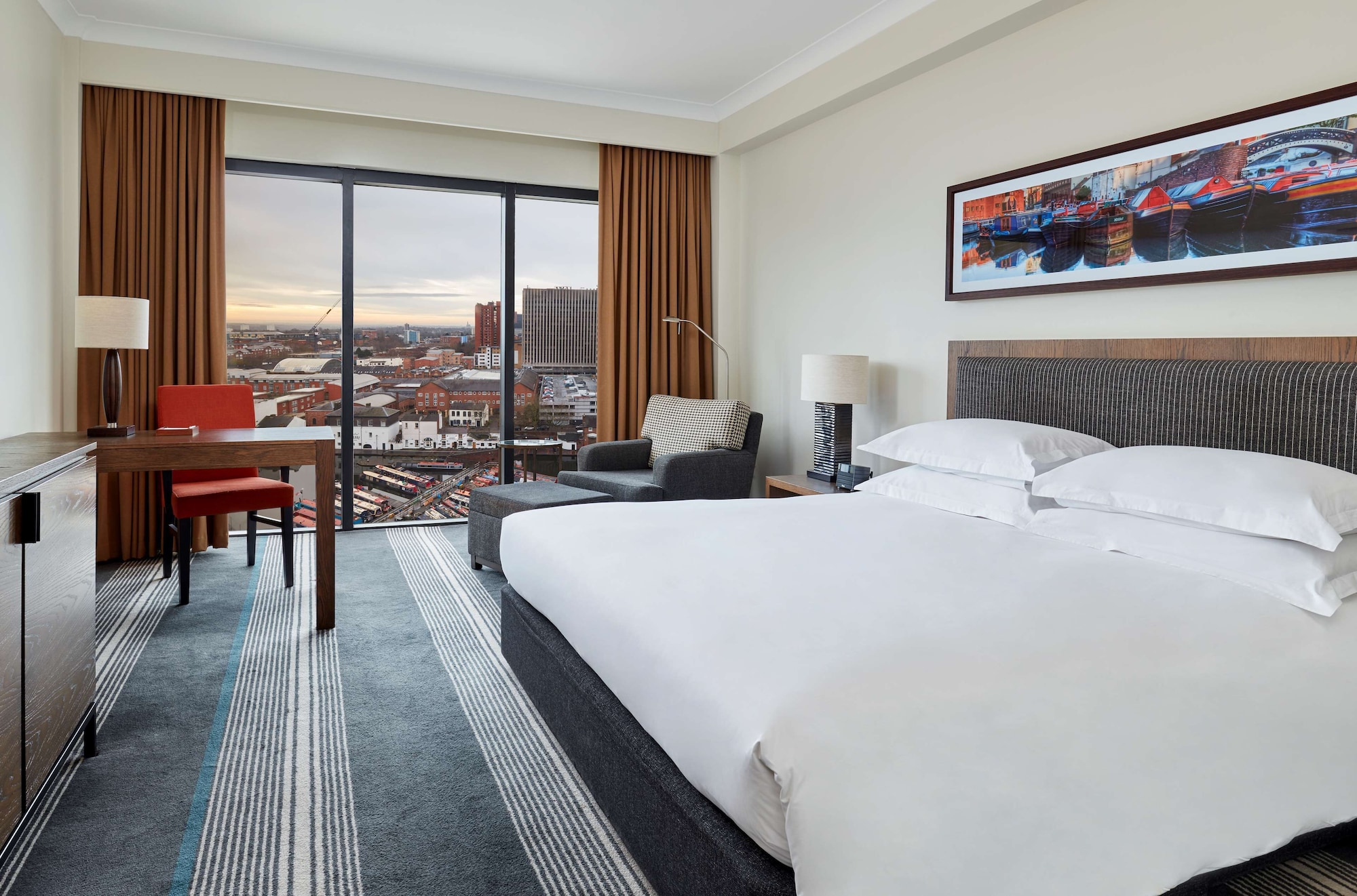 ROOM, KING BED