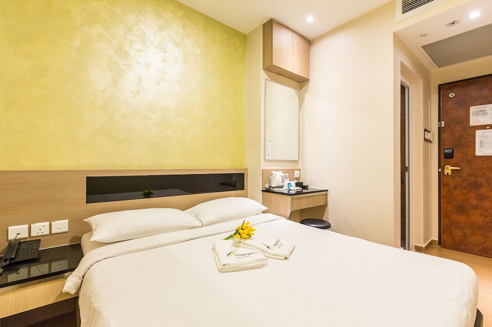 SUPERIOR, QUEEN BED