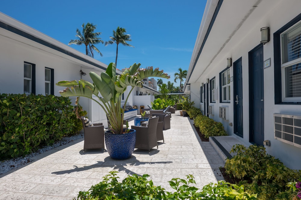 Hollywood Beach Suites Hostel Hotel 67/75