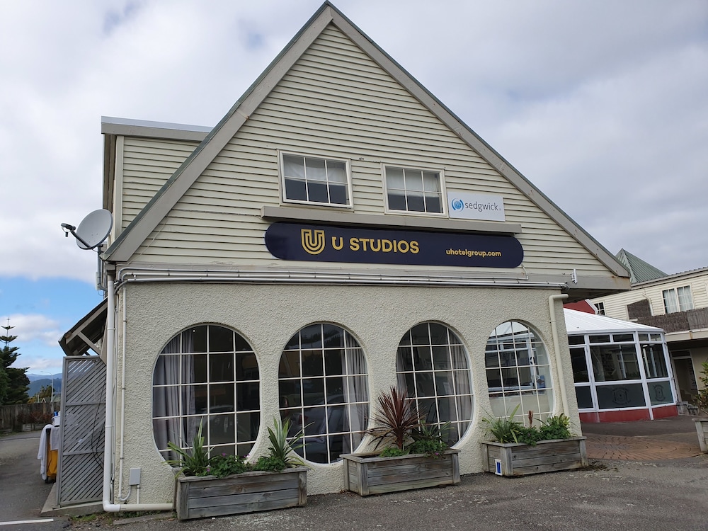 U Studios Paraparaumu, SureStay Collection by Best Western 2/46
