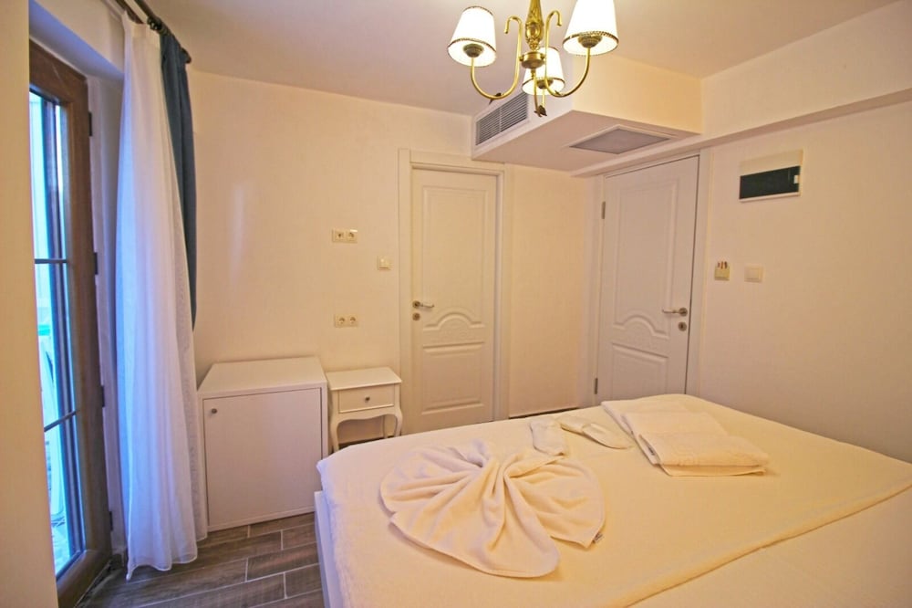 Ikizler Otel Bozcaada 11/21