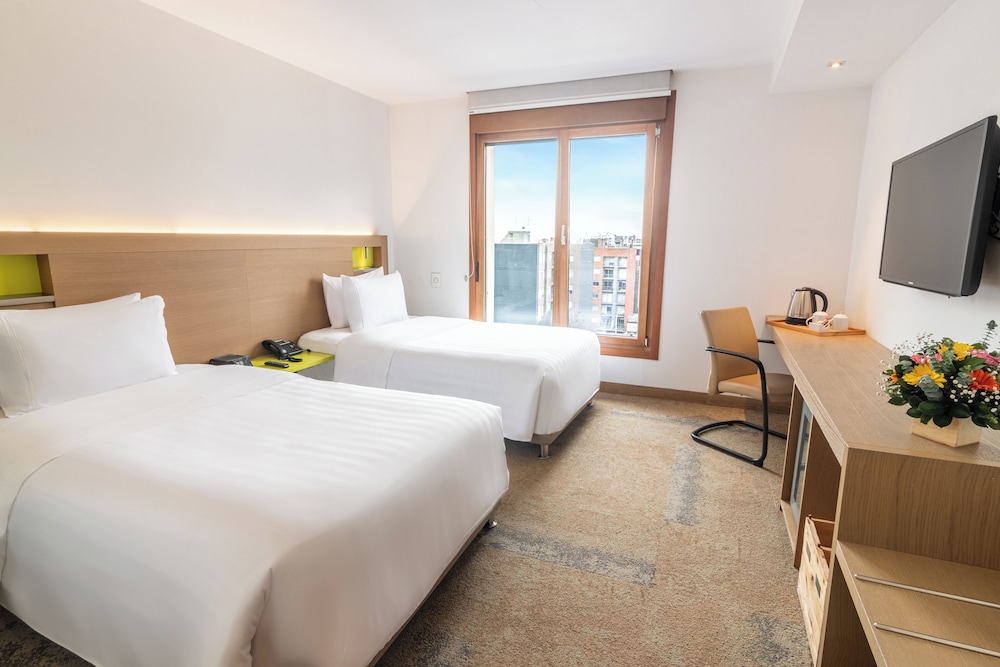 ROOM, TWIN BEDS