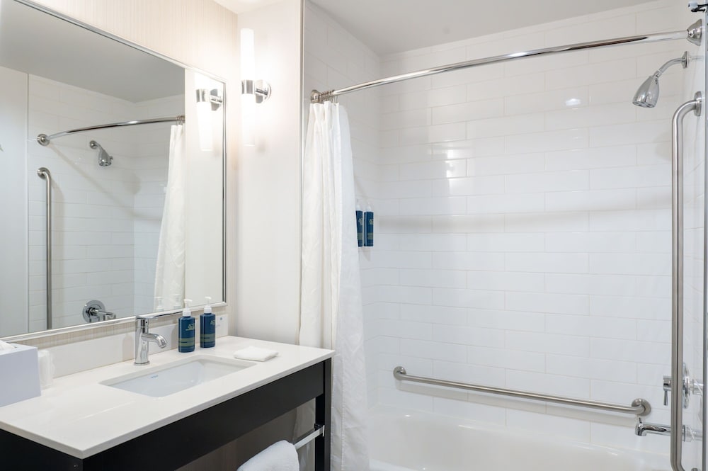 Four Points by Sheraton Edmonton International Airport 54/55