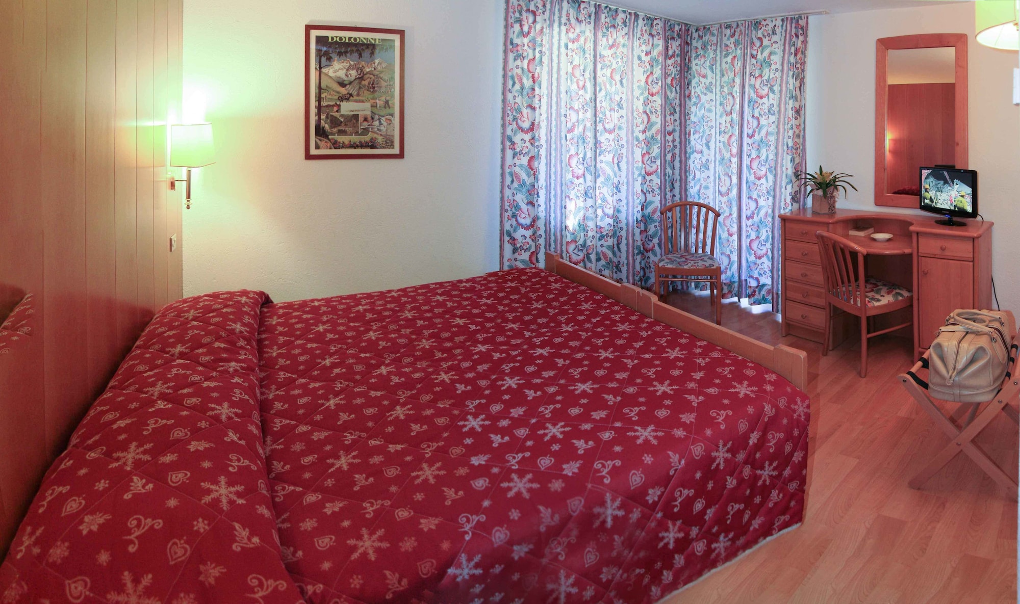 ROOM, DOUBLE BED