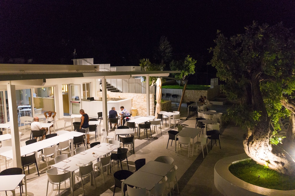 VILLAGGIO BAIA DEL MONACO 48/55