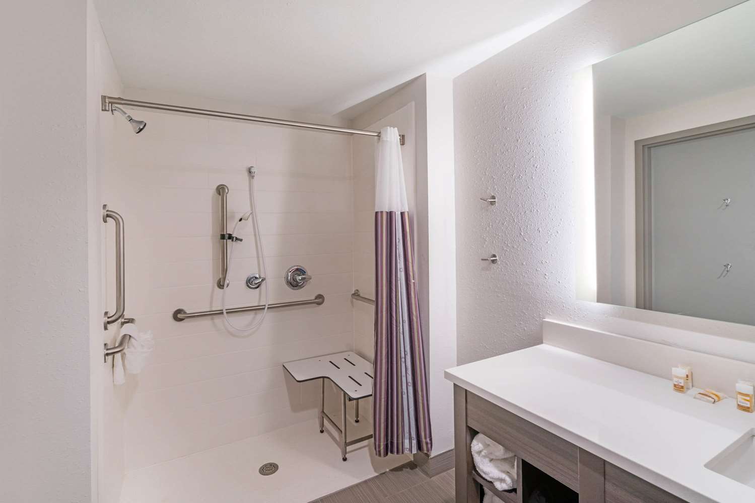 La Quinta Inn Suites By Wyndham Mobile 68/70