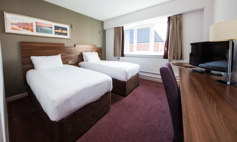 Standard, Twin Beds, Leonardo Hotel Cork 4/6