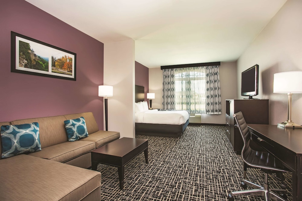 La Quinta Inn & Suites by Wyndham Russellville 25/35