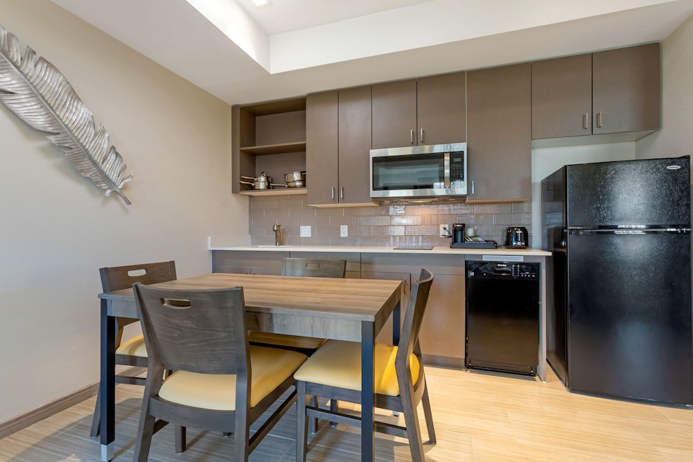 Best Western Plus Executive Residency Phoenix North Happy Valley 41/48