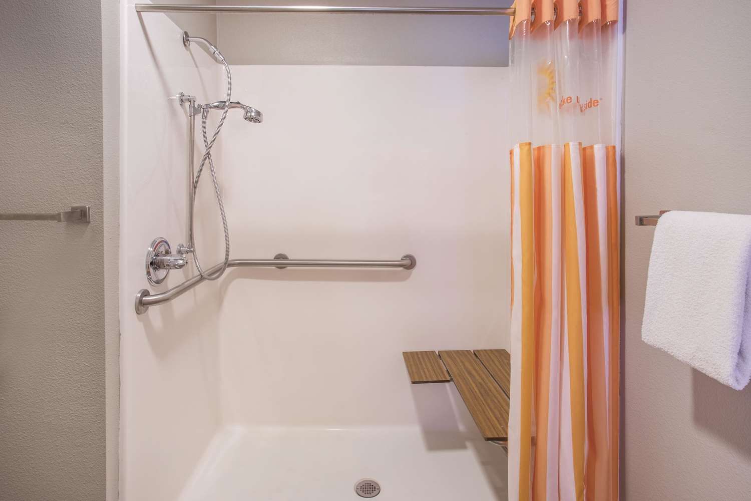 La Quinta Inn and Suites by Wyndham O Fallon, IL - St. Louis 37/37