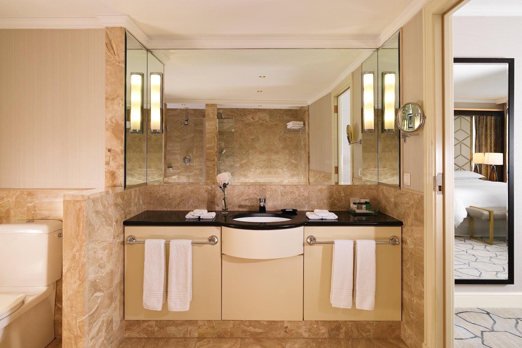 جناح جونيور بسرير كينج، Sheraton Grand Warsaw 4/4