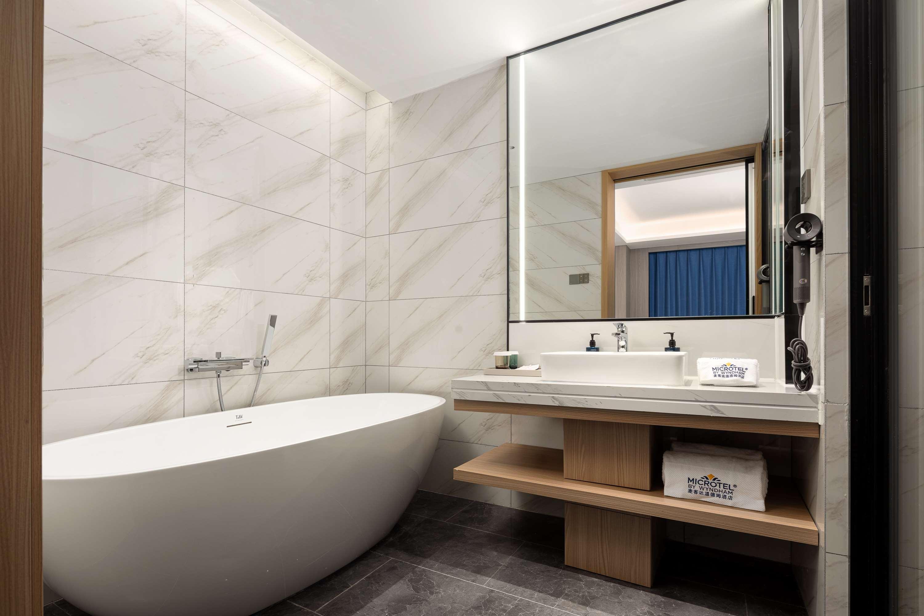 Microtel by Wyndham Qingdao Huangdao 28/29