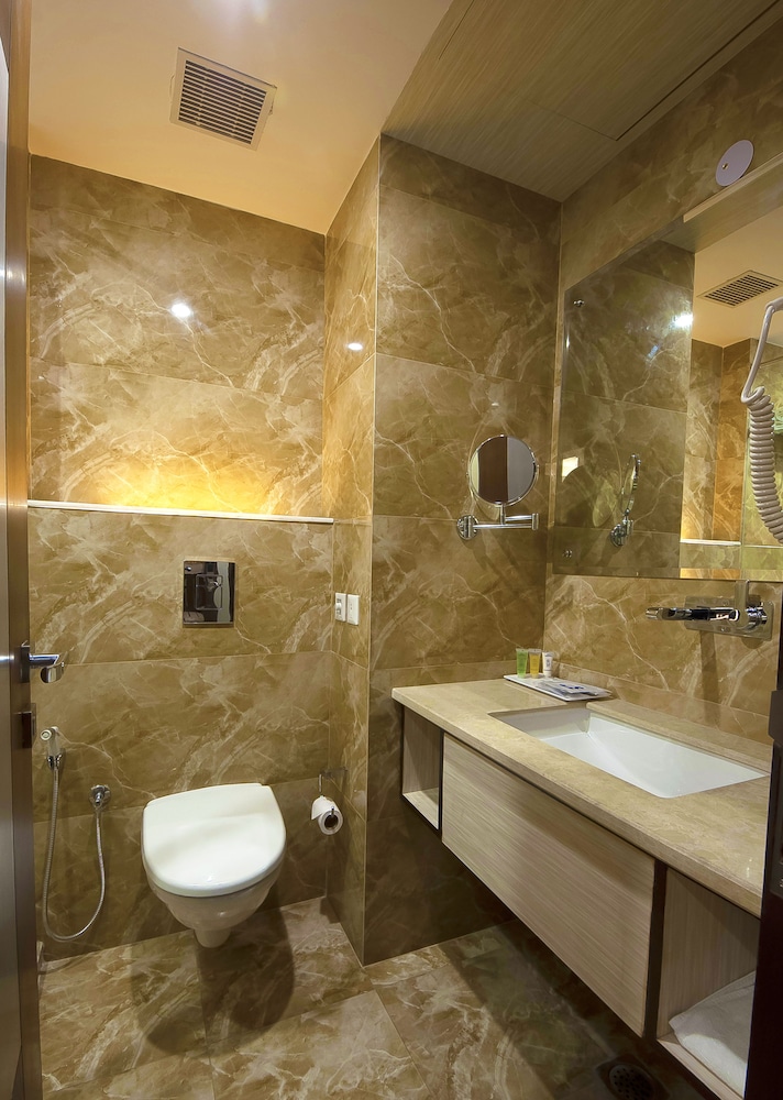 Hotel Golden Grand 50/51