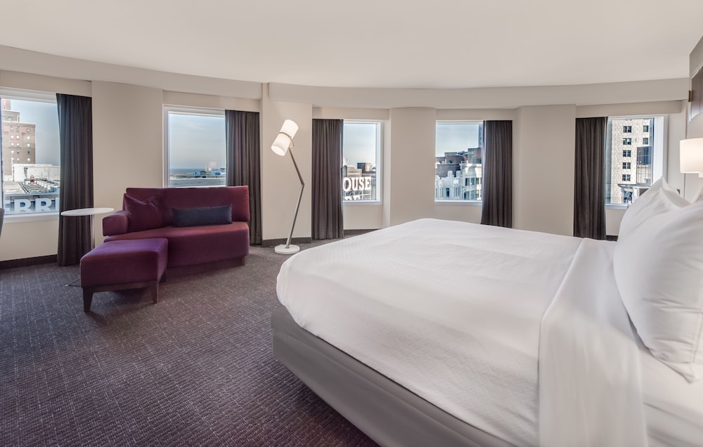 Crowne Plaza Cleveland At Playhouse Square An Ihg Hotel 33/77