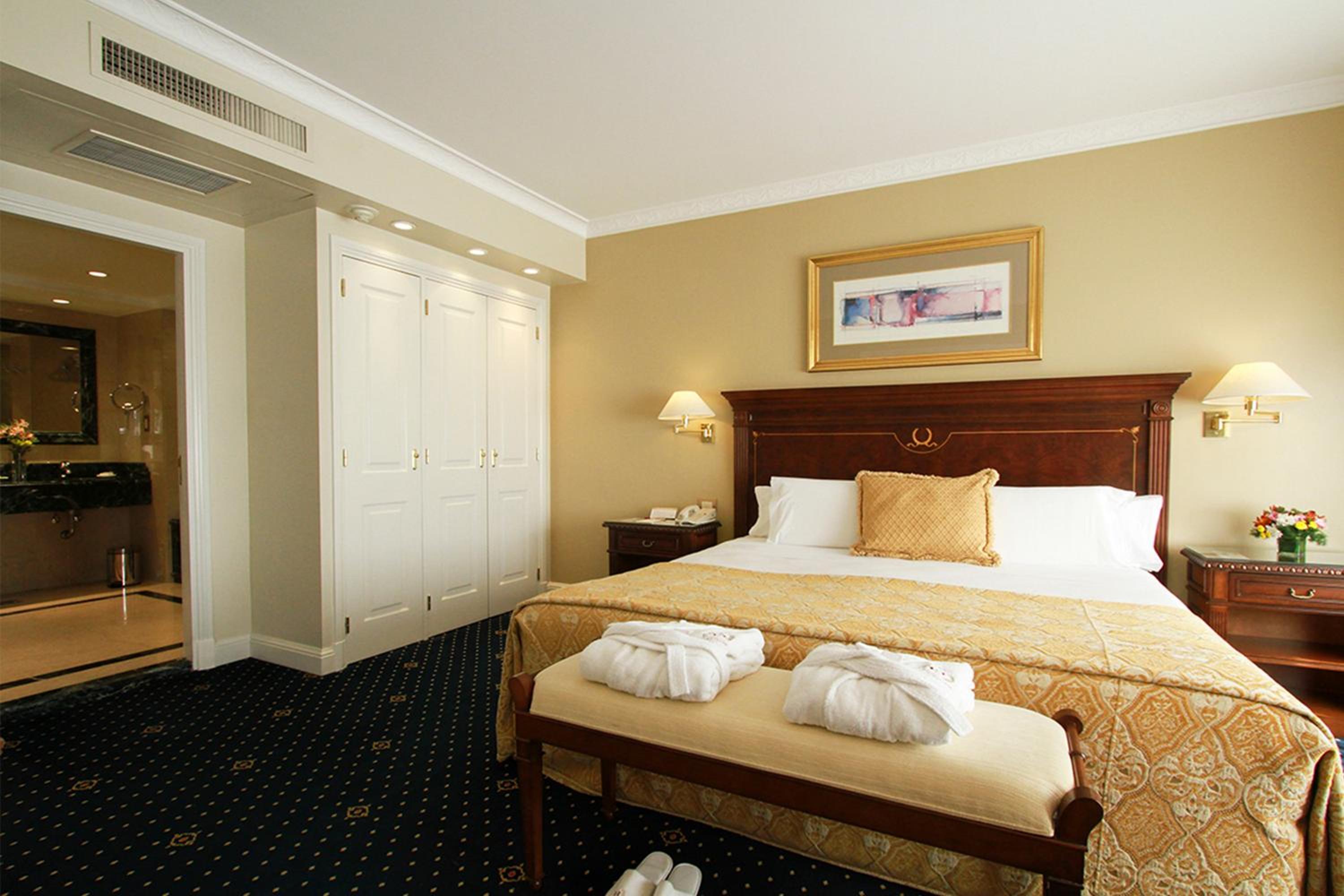 Junior Suite, Queen Bed