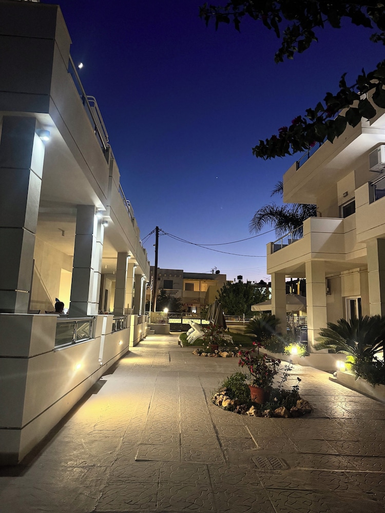 Sirena Apartments 6/46