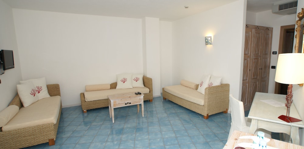 Hotel Resort And Spa Baia Caddinas 26/50
