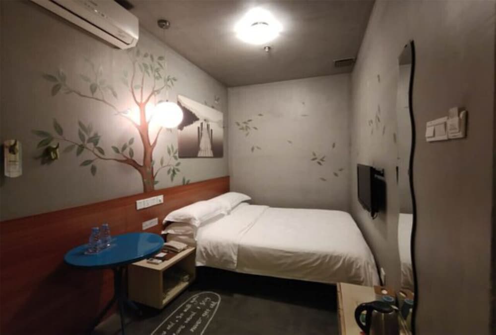 Colour Inn Shenzhen Dongmen Branch 7/66