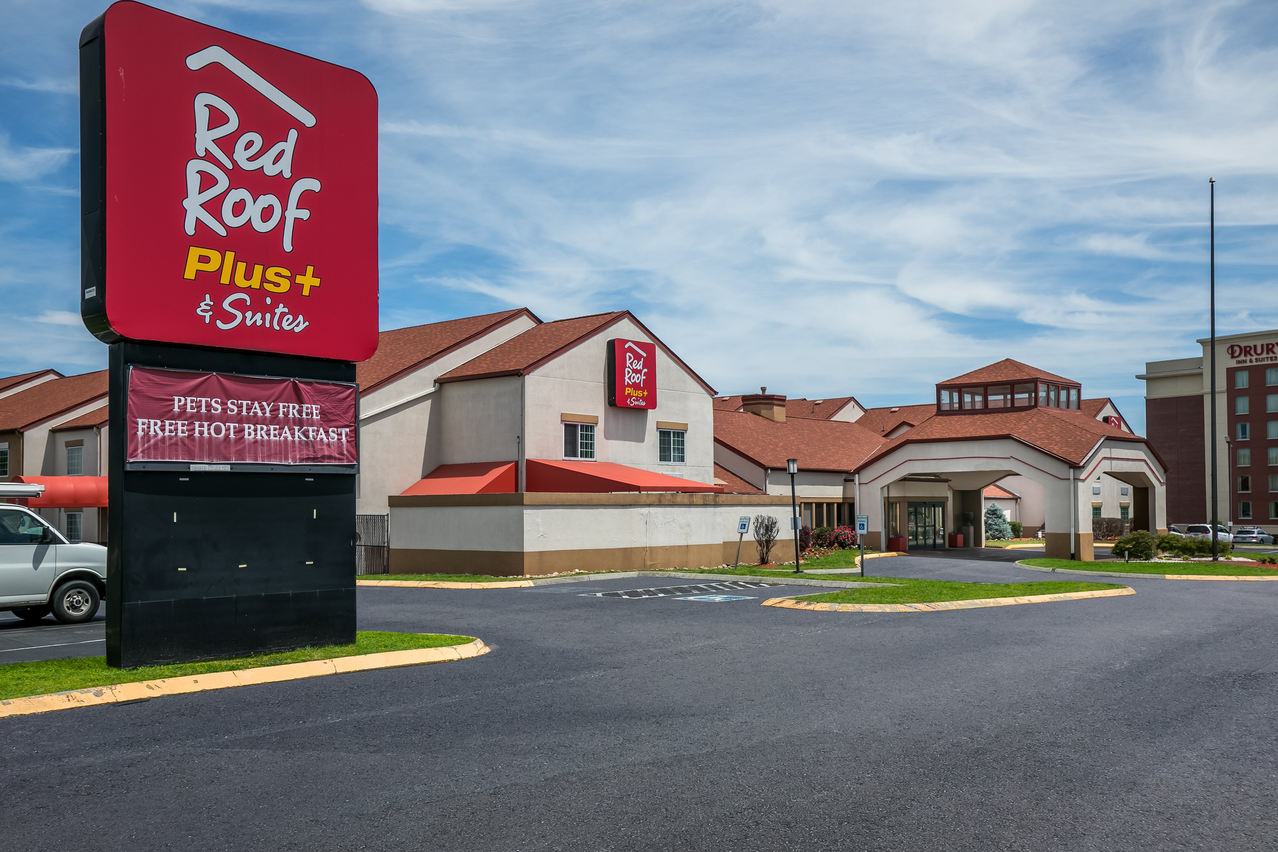 Red Roof PLUS & Suites Knoxville West - Cedar Bluff 43/51