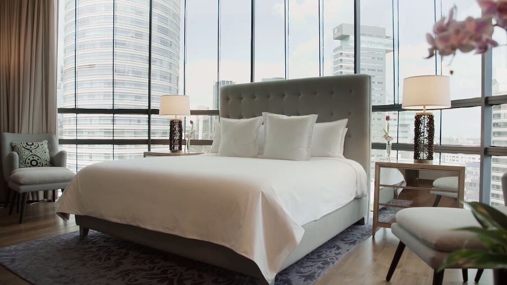 MARQUIS, SUITE