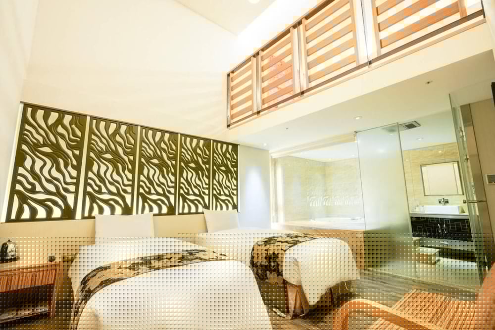Eastern Sun Hotel 30/65