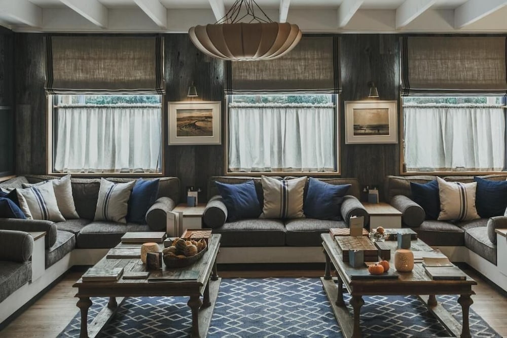 The Gallivant Hotel 52/58