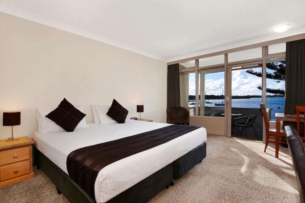 Renovated, Deluxe, King Bed, Canal View