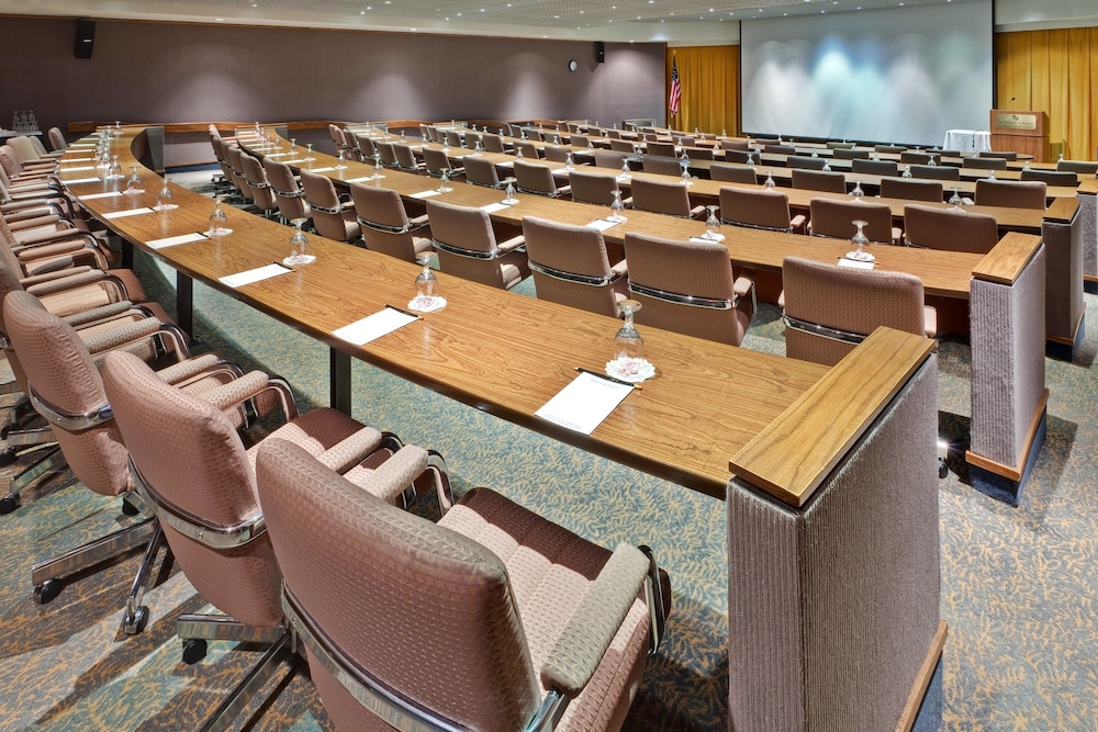 Holiday Inn Memphis University of Memphis 32/39