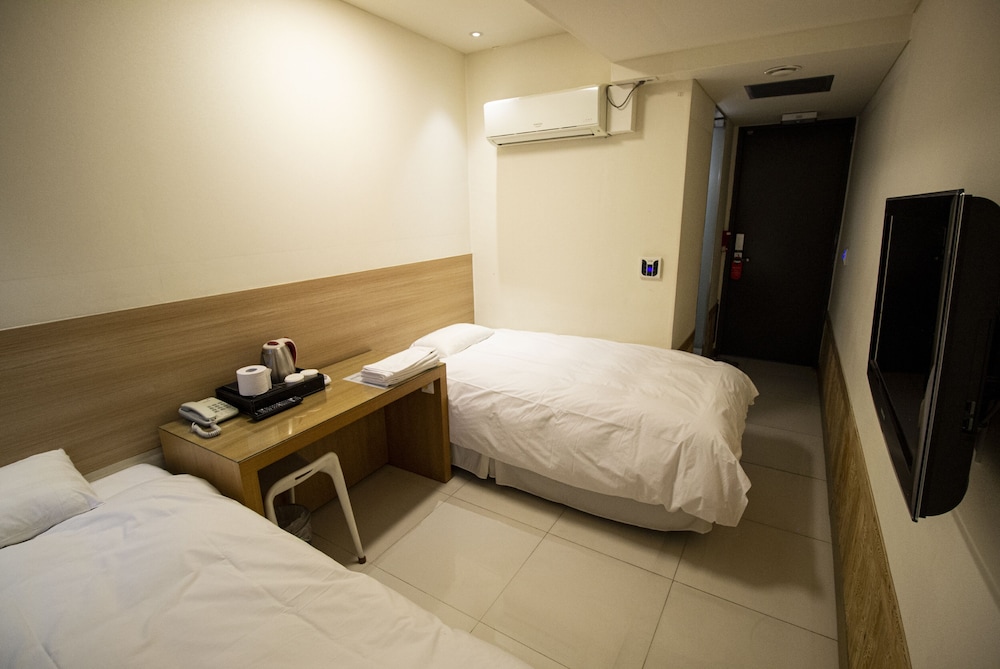 HOTEL IRENE CITY 15/35
