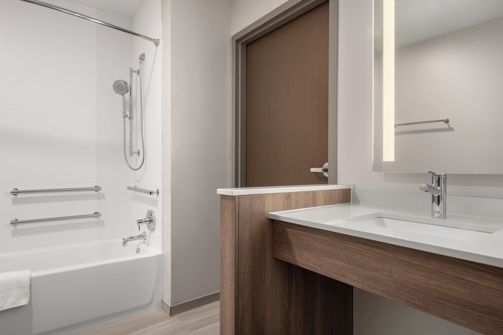 Holiday Inn Express & Suites Muncie Northwest by IHG، مونسي 48/50