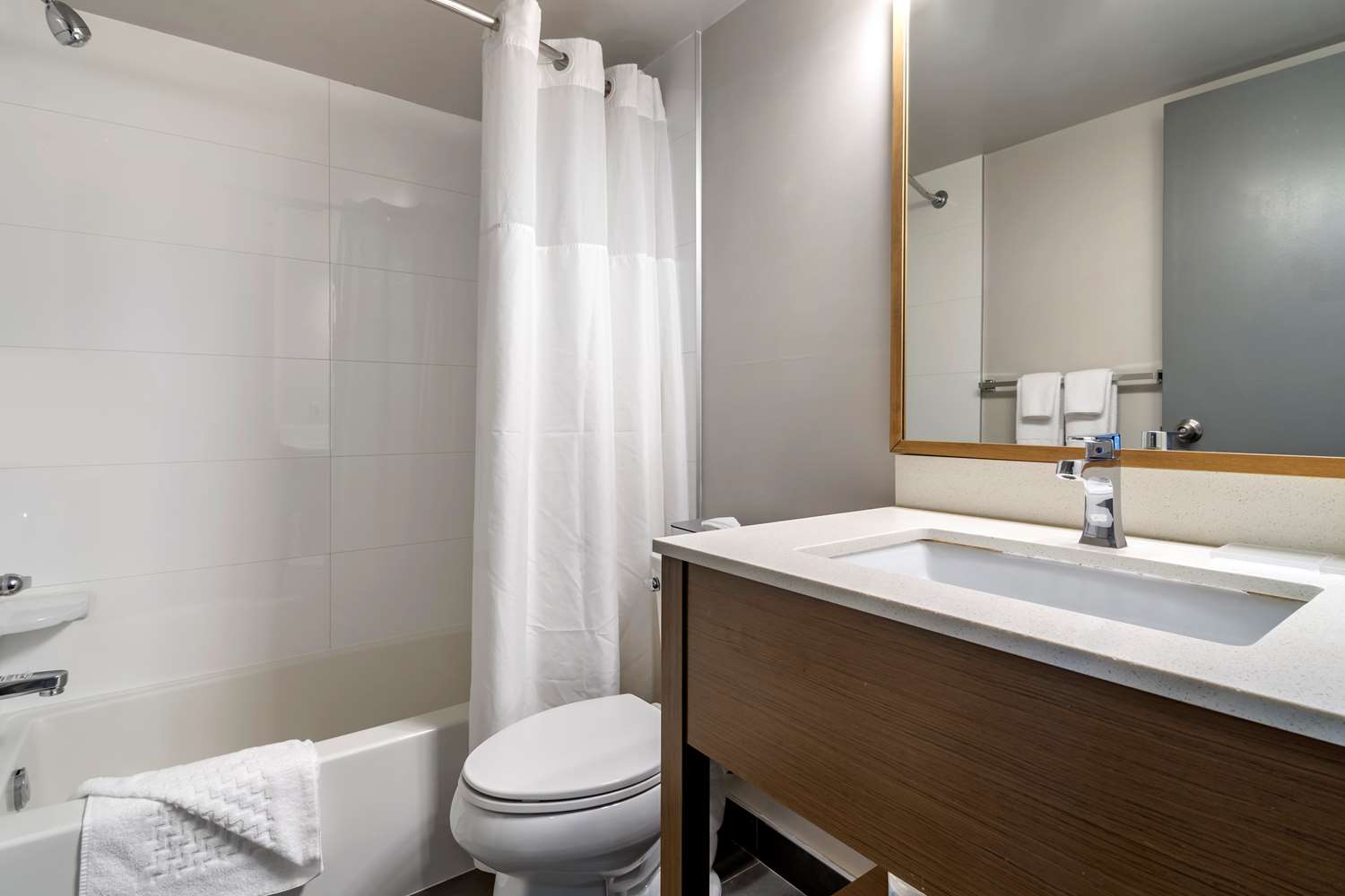 Best Western Plus Vancouver Airport Hotel 47/50