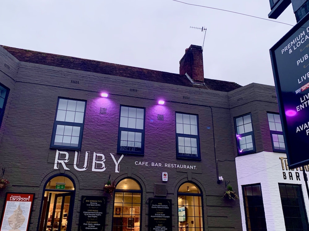 Ruby Pub & Hotel 1/33