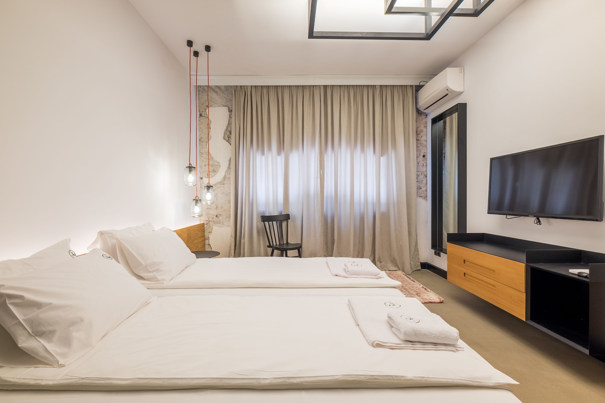 Deluxe, Twin Beds