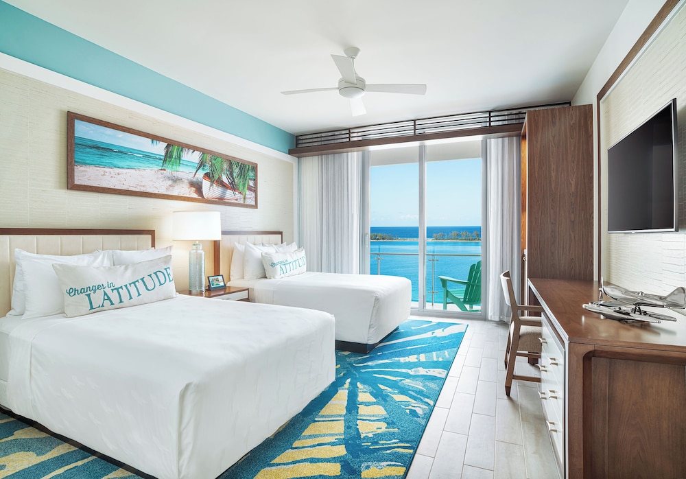 DELUXE, 2 DOUBLE BEDS, OCEAN FRONT, BALCONY