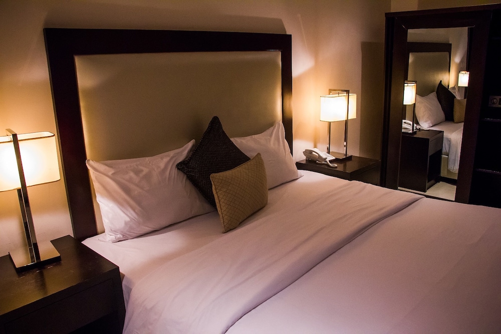 S S Hotels And Suites 11/48