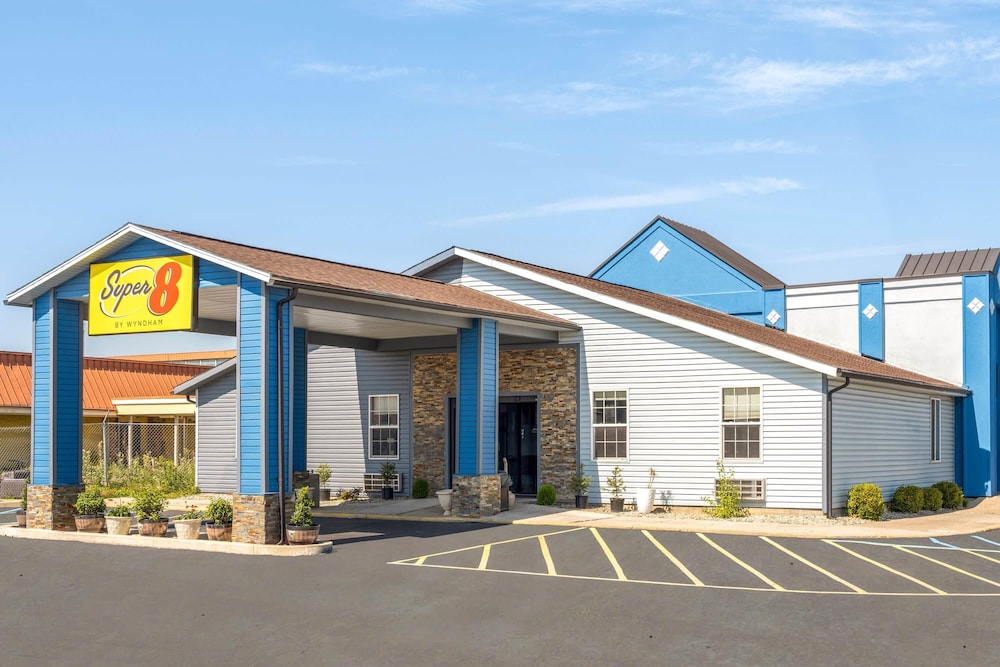 Super 8 by Wyndham Fort Wayne 53/58