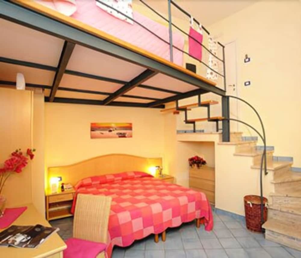 Sharon House 17/58