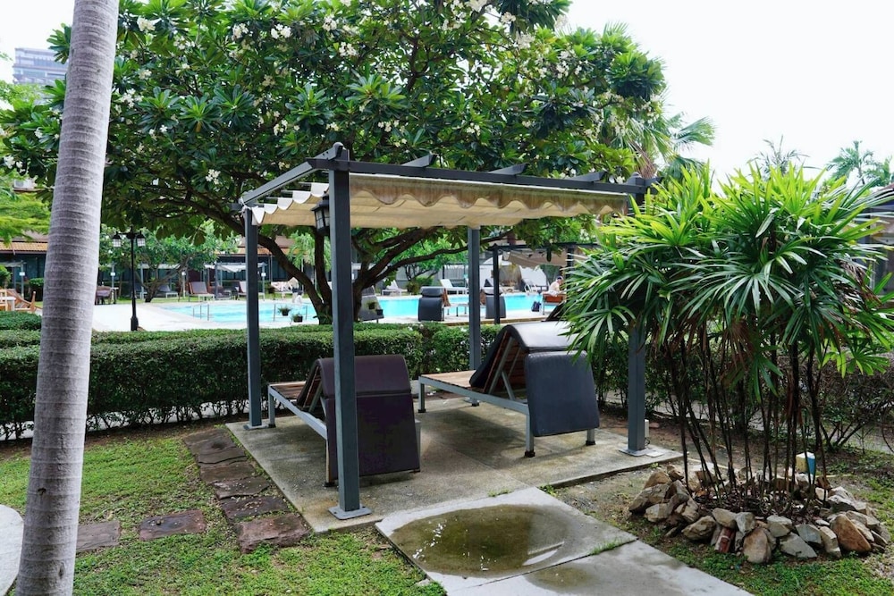 Basaya Beach Hotel And Resort 59/63