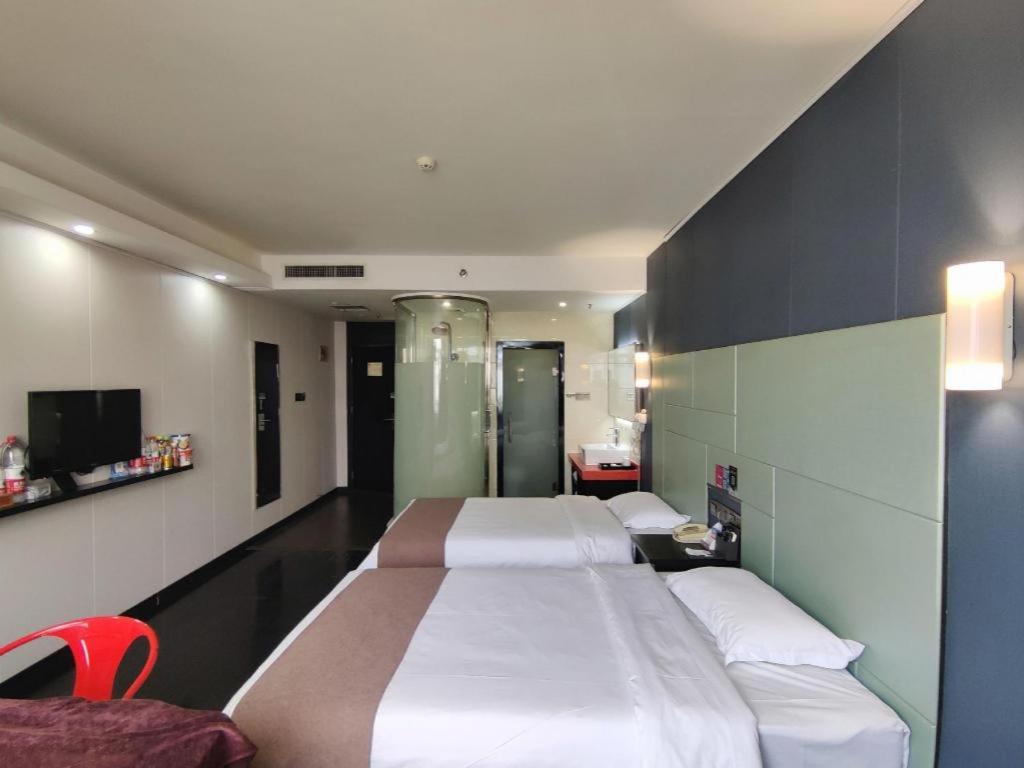 Thank Inn Plus Hotel (He'nan Zhoukou Chuanhui District Red Star Macalline) 26/49