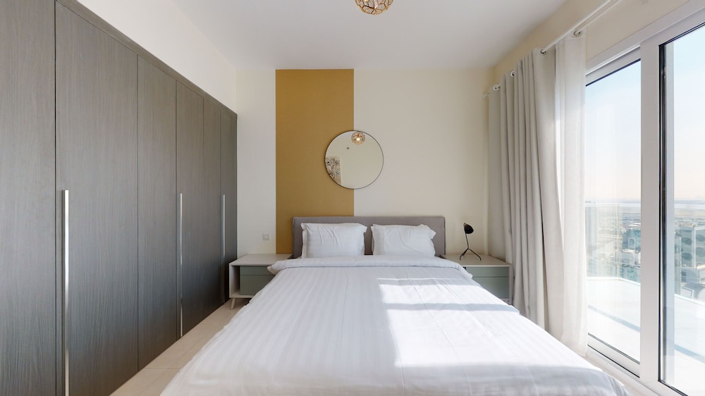 FAMILY, APARTMENT, MULTIPLE BEDS, CITY VIEW, KITCHEN