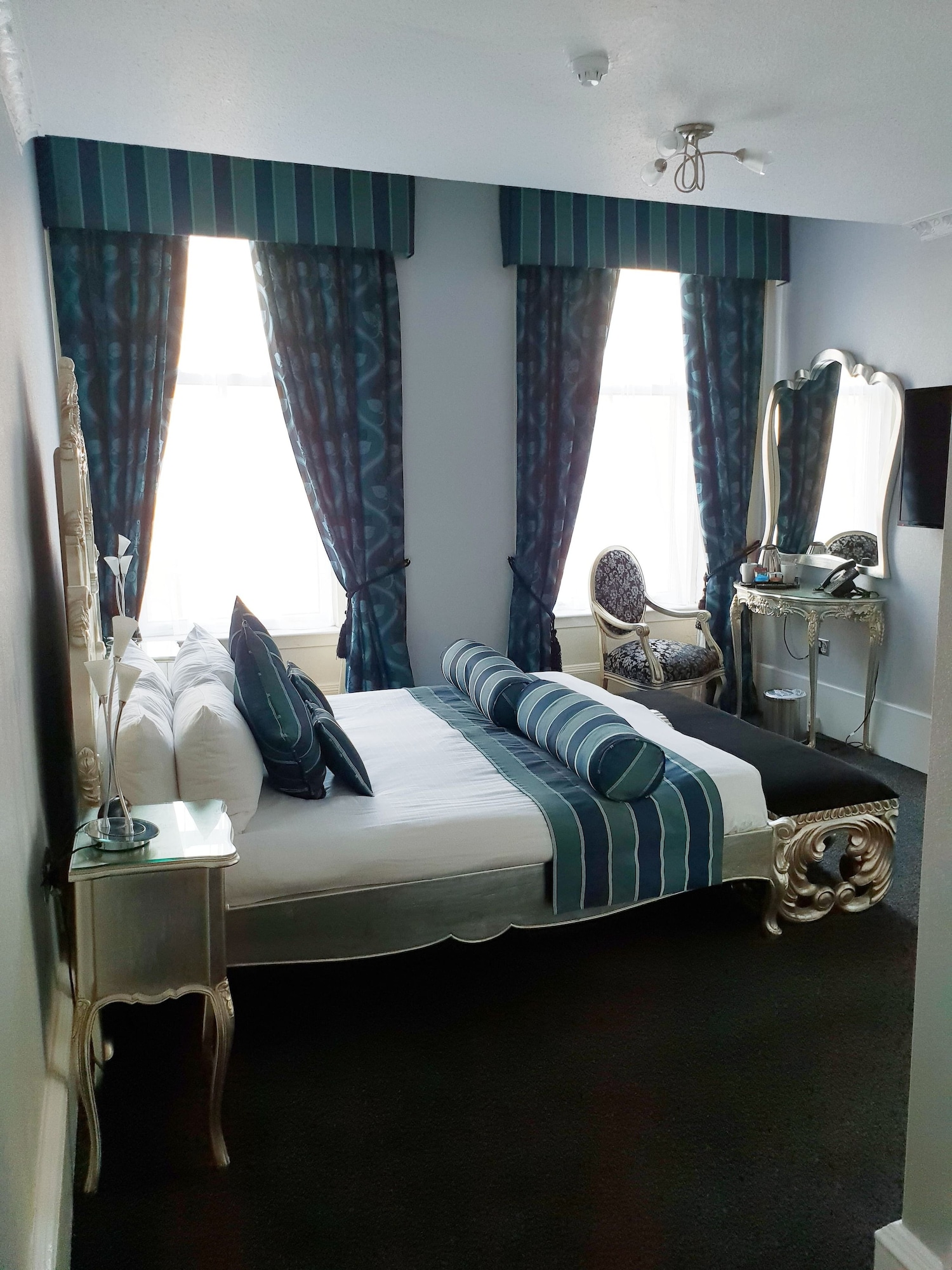 HONEYMOON, SUITE
