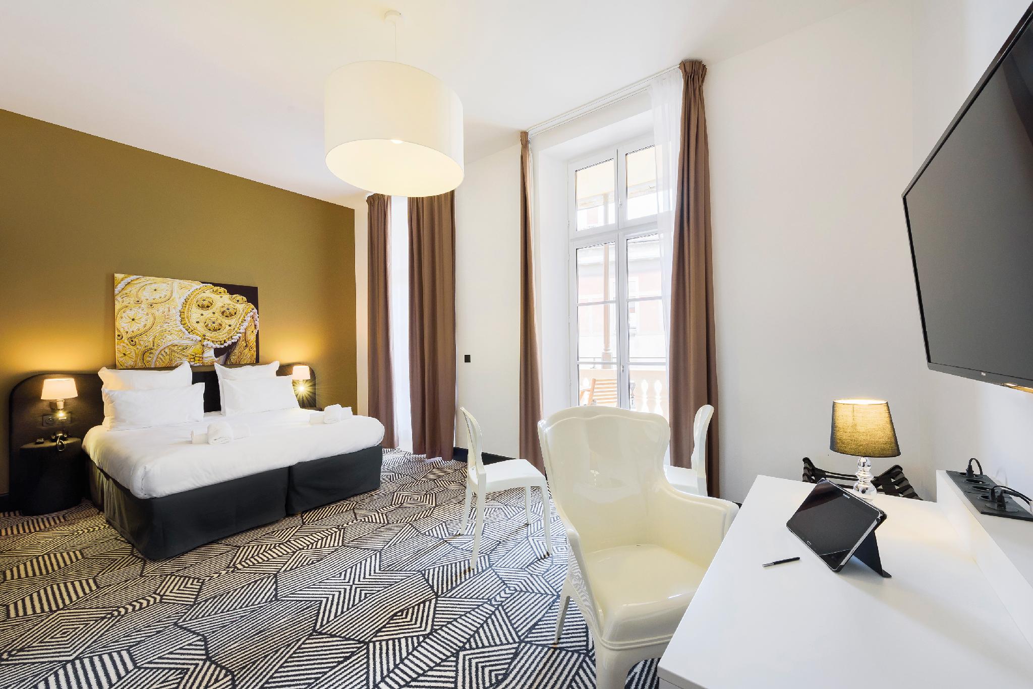 STUDIO, SUITE, DOUBLE BED, SOFA