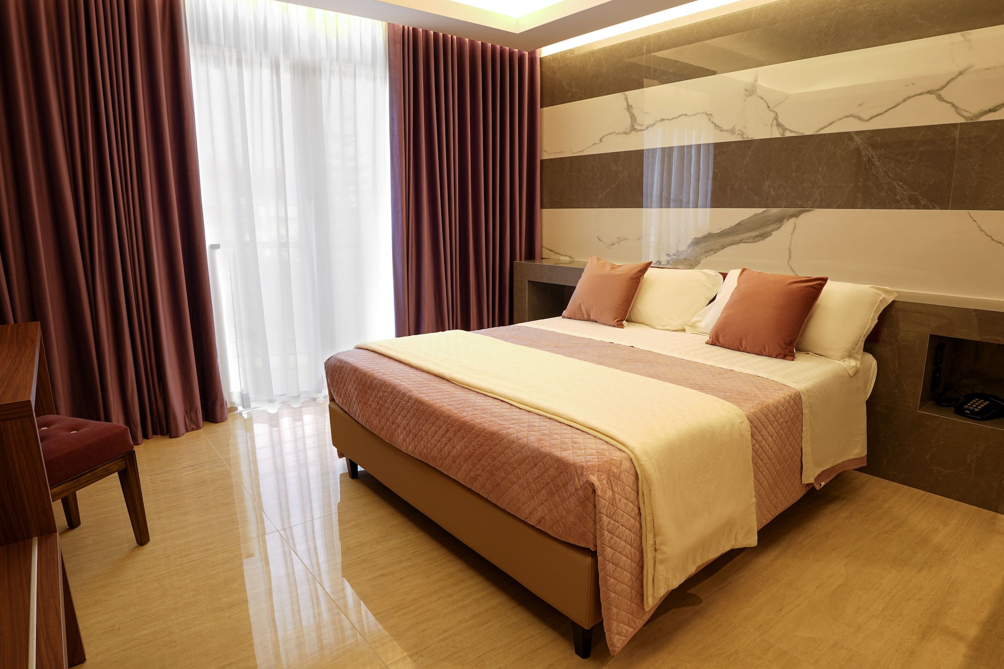 SUPERIOR, KING BED, QUEEN BED